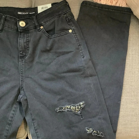 NWT INC Denim, Boyfriend Black with Gold Animal Print Appliqué Sz 4/27 - Picture 2 of 9